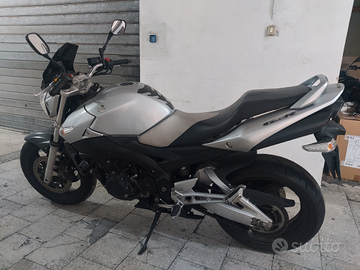 Moto SUZUKI GSR 600