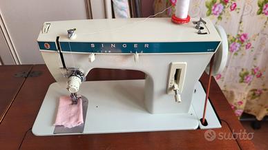 Macchina da cucire Singer con mobile