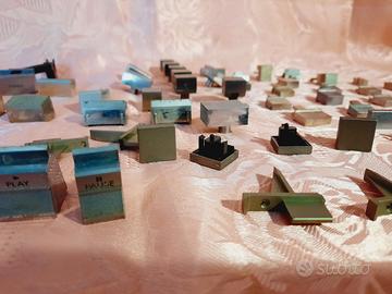 Pulsanti e tasti - ricambi per amplificatori ecc