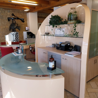 Arredamento negozio parrucchiere