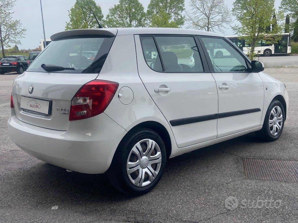 Skoda Fabia 2011 photo 5