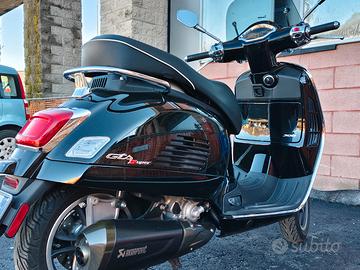 VESPA 300 GTS SUPER HPE, AKRAPOVIC 