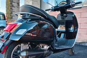 VESPA 300 GTS SUPER HPE, AKRAPOVIC 