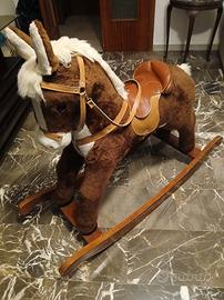 cavallo adondllo in legno