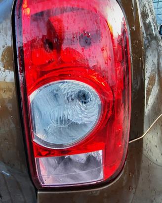 DACIA DUSTER 2012 - STOP POSTERIORI DESTRO E SINIS
