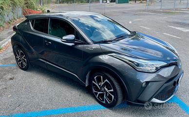 Toyota C-HR 2.0 Hybrid – Full Optional, Tagliandi