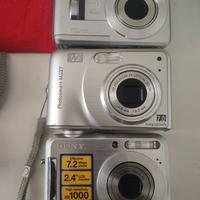 Tre piccole macchine fotografiche digitali