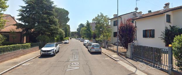 Imola quadrilocale con giardino e garage