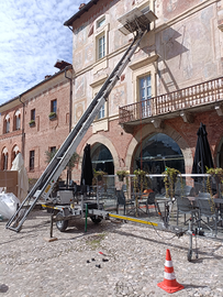 Noleggio autoscala con conducente