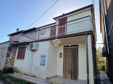 CASA INDIPENDENTE A CALCATA