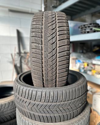 Gomme invernali 235/35-20 92W