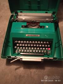 macchina da scrivere Olivetti