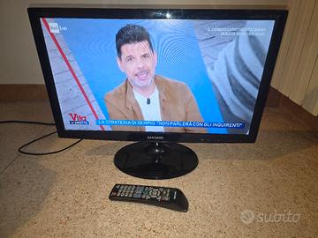 tv LCD full HD Samsung da 24 pollici. digitale 