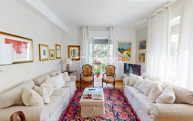 Primo piano con balconi, garage e cantina