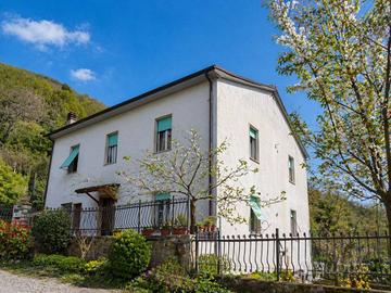 Villa di 173 m² con più di 5 locali e box auto dop