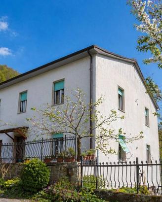 Villa di 173 m² con più di 5 locali e box auto dop