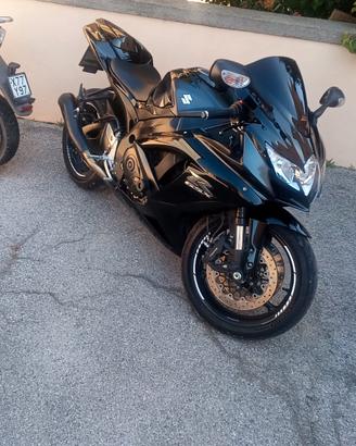 Suzuki GSX 750