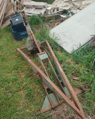 struttura per trapano per trattore 