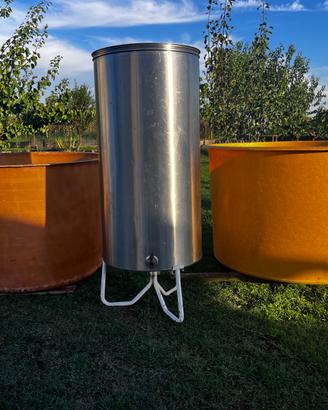 Botte acciaio inox e due tinozze in vetroresina