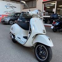 Vespa GTS 300 Super 10/23 KM.7762