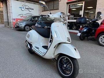 Vespa GTS 300 Super 10/23 KM.7762