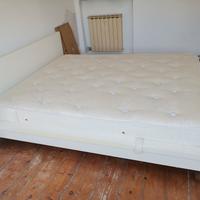 struttura letto matrimoniale e materasso 