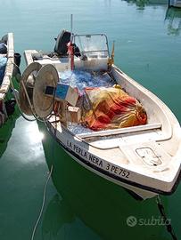 Barca da pesca con licenza