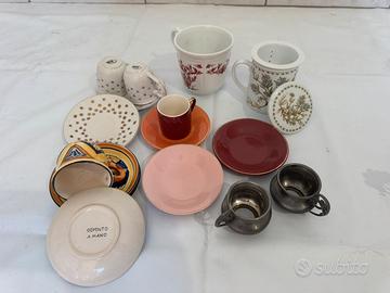 Tazzine e tazze e piattini