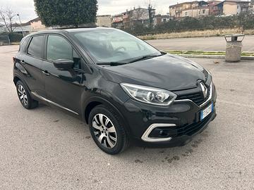 Renault Captur 1,5 dci 90cv total black da vetrina