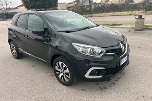 Renault Captur 1,5 dci 90cv total black da vetrina