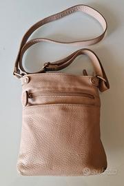 Borsa in pelle martellata a tracolla da postino