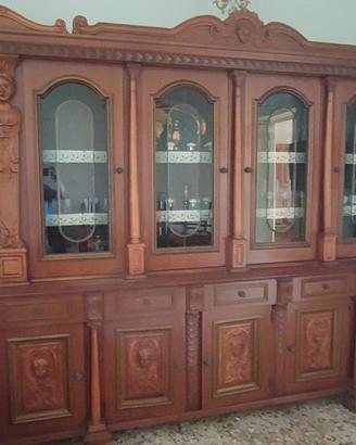 Credenza con vetrine in legno massello e intarsiat