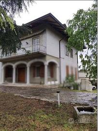 Immobile in asta di 508 m² con 4 locali a Dello
