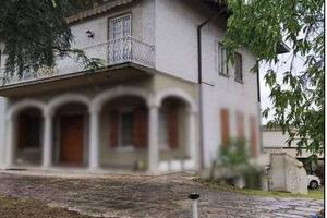 Immobile in asta di 508 m² con 4 locali a Dello