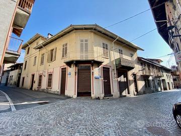 Immobile di 253 m² con più di 5 locali a Biella