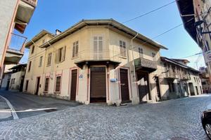 Immobile di 253 m² con più di 5 locali a Biella