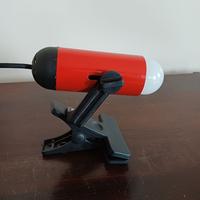 Lampada applique rossa con mollettone