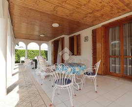 VILLA A SCHIERA A ROMETTA
