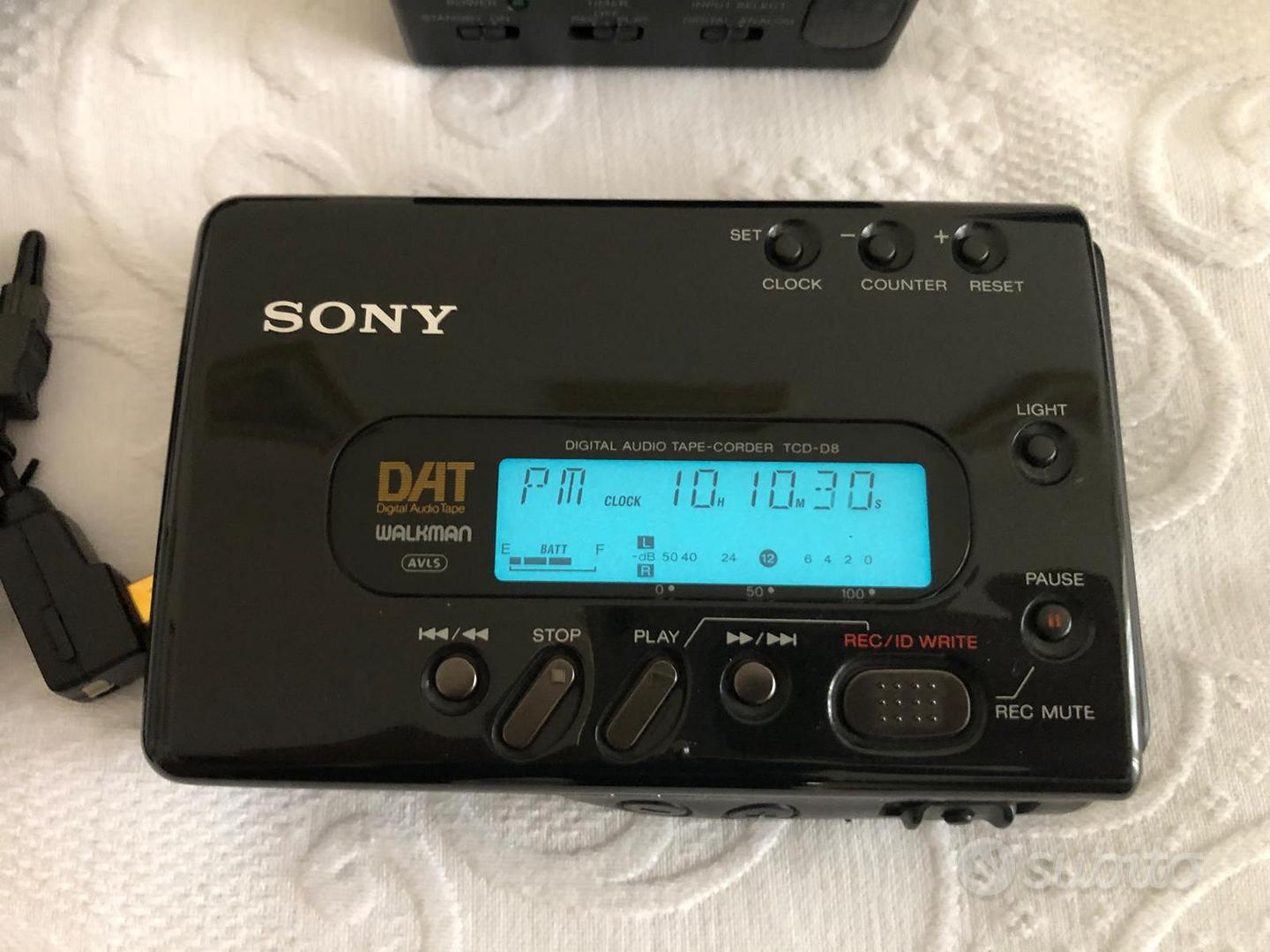 DAT Sony TCD-D8 + SONY RMR-D3 + RMT-D3 + access. - Audio
