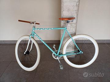 coppia bici passeggio