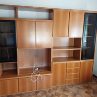 Soggiorno in noce con tavolo e sedie Calligaris