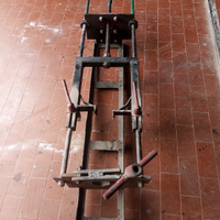 Attrezzo per lo Smontaggio ammortizzatori Auto