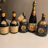 Vecchie bottiglie di vino anni 80