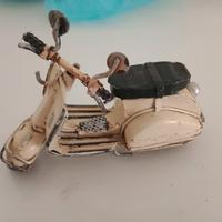 modellino in latta vespa anni '60