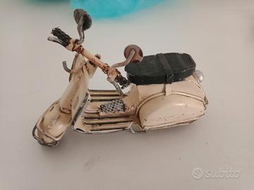 modellino in latta vespa anni '60