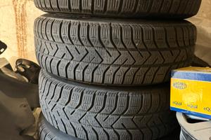 Ruote Volkswagen con cerchi