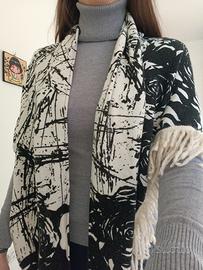 Sciarpa scialle triangolo lana Marilù bianco nero