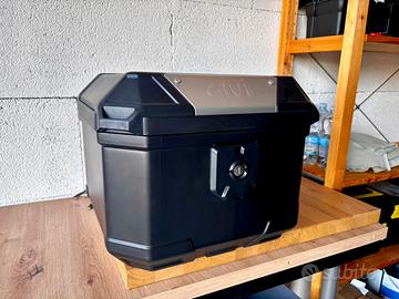 Bauletto Givi Bernina B38N + piastra Medley