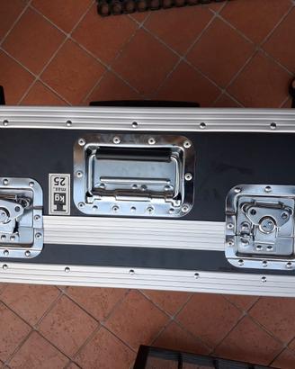 Valigia rigida Flighcase con ruote e manico