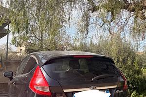 Auto ford fiesta